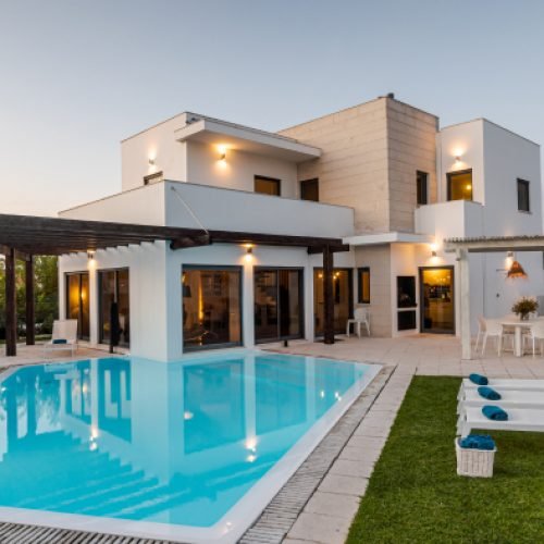 modern-house-with-garden-swimming-pool-and-wooden-2021-08-31-21-20-30-utc.jpg